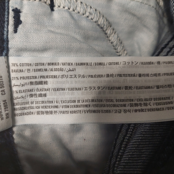 Hollister Low Rise Jean Short - With Embroidered Details - Size 00 w23 - Picture 9 of 9